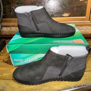 Easy Street Julienne Bootie Grey 8M Ankle Boots Ultra Light Insoles NWT